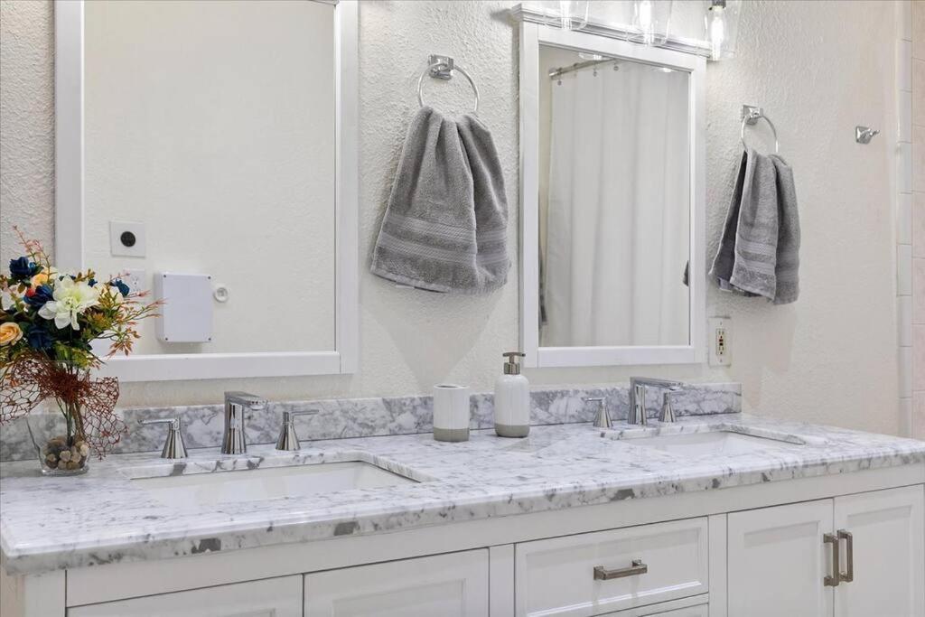 Lucky House - Tranquility In The Middle Of Houston - Tv In Every Room - 300 M2 Extérieur photo